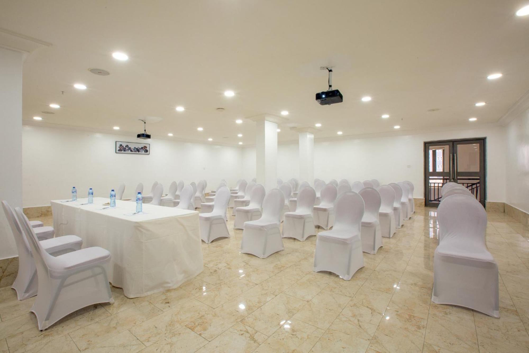 Johnwood Hotel By Bolton Abuja Exterior photo