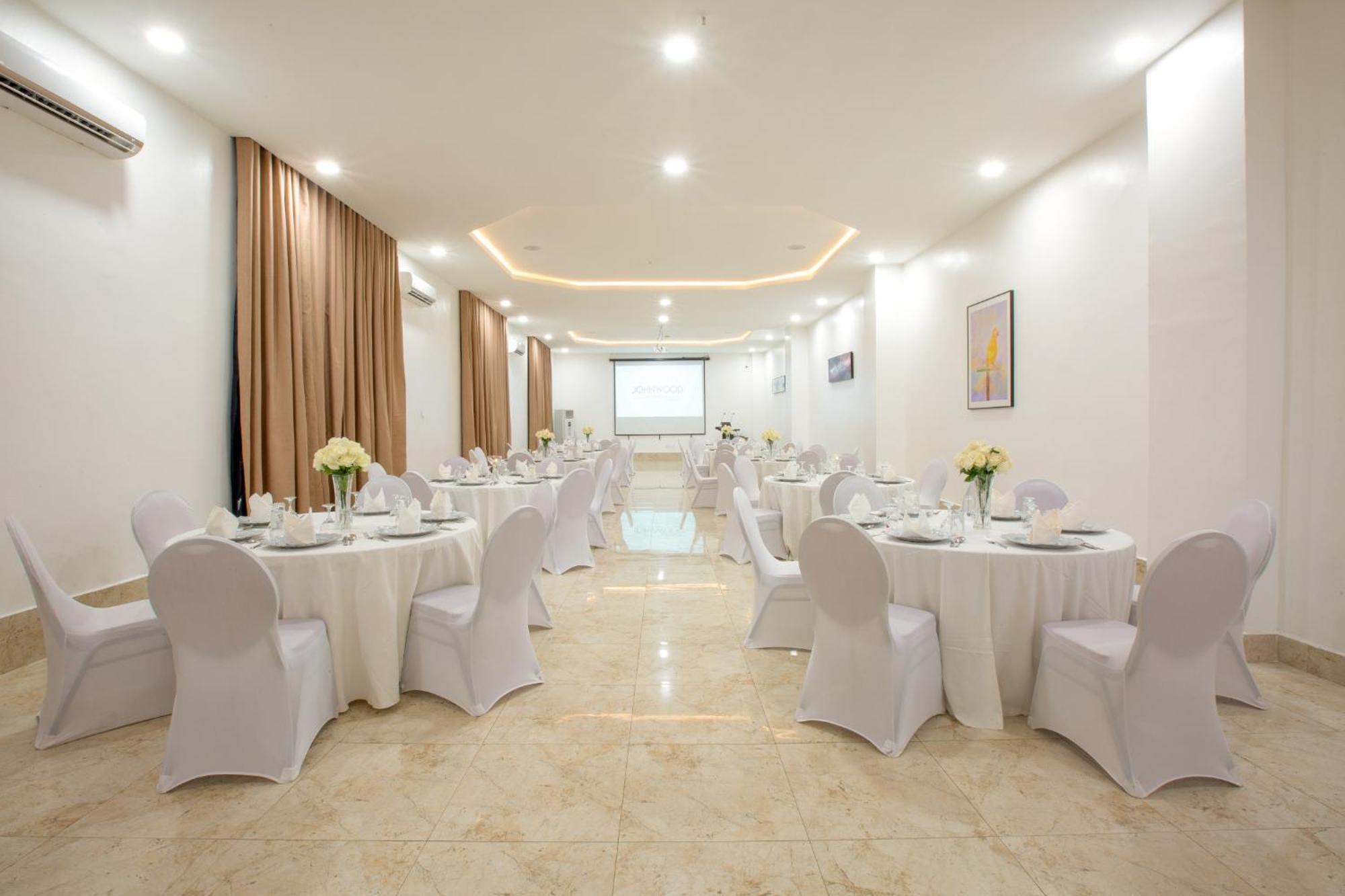 Johnwood Hotel By Bolton Abuja Exterior photo