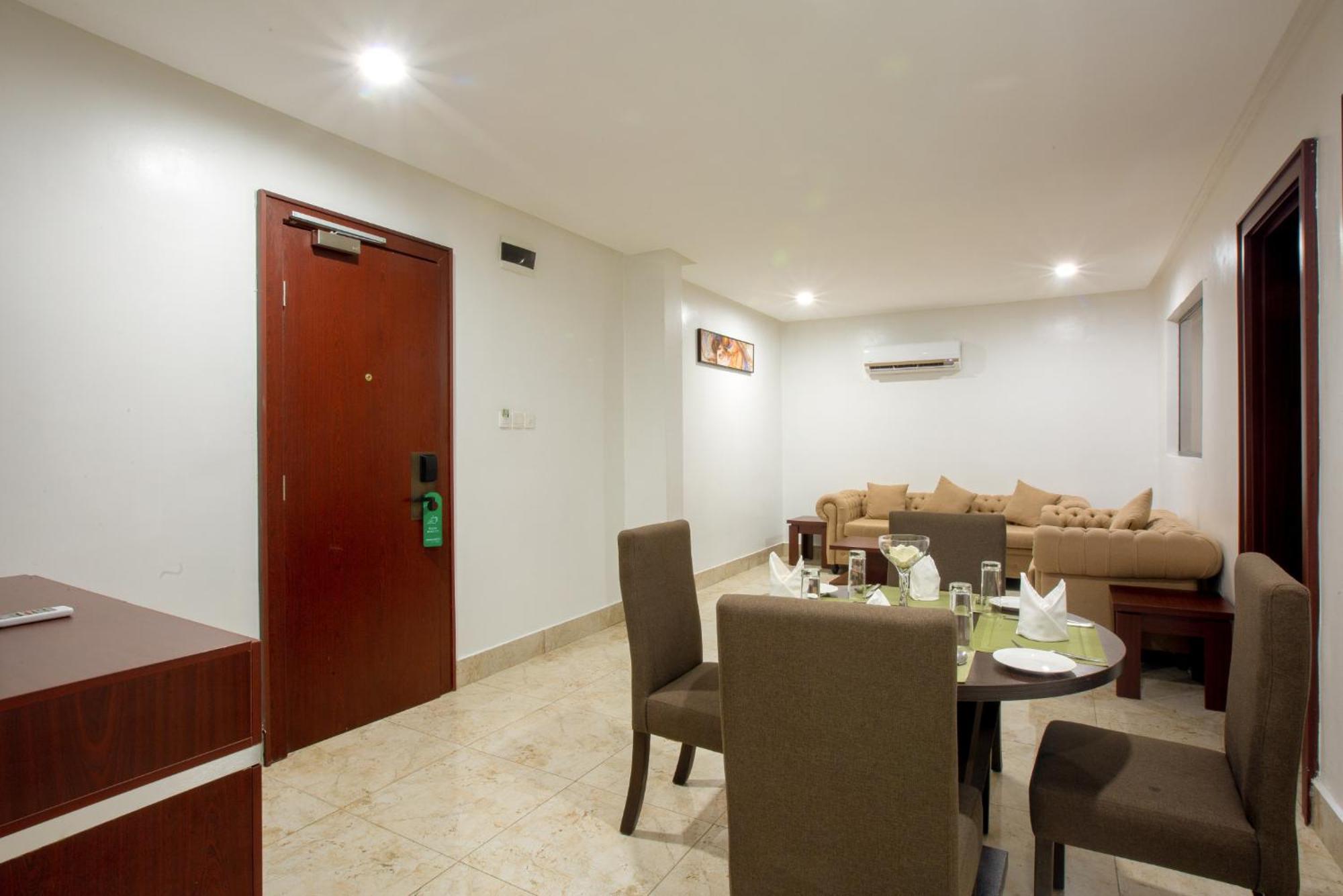 Johnwood Hotel By Bolton Abuja Exterior photo